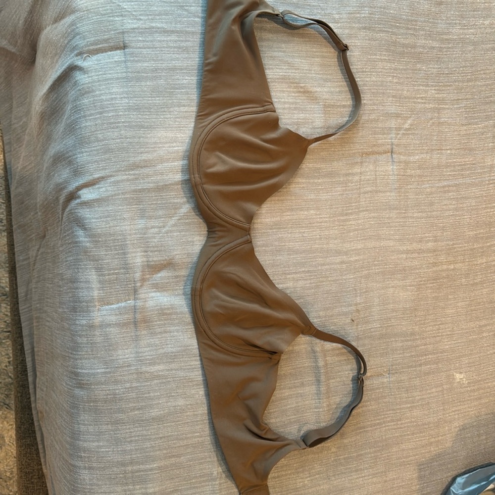 Light weight skins bra